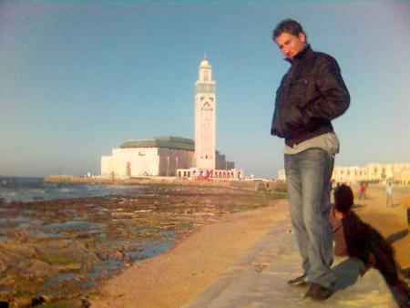 là je suis pré de la plage et la moski hassan 2 aussi